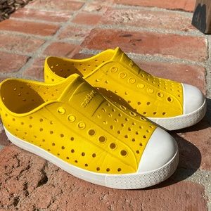 Native Kids Jefferson Slip-On Sneakers Size 11 Water Shoes Yellow- super clean